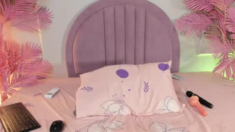 nalapalmer online show from May 22, 11:43 pm