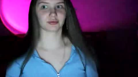 Lola online show from March 31, 3:01 pm