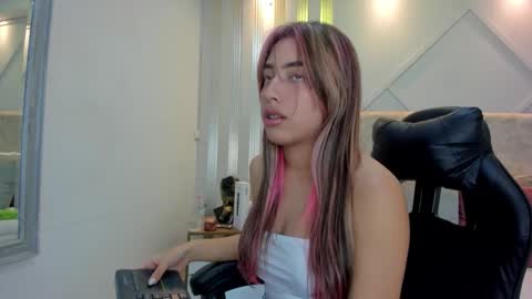 nami_sweet_ online show from September 9, 3:17 am