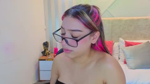 nami_sweet_ online show from October 31, 4:02 am