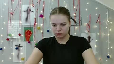 Nana online show from November 26, 9:10 am