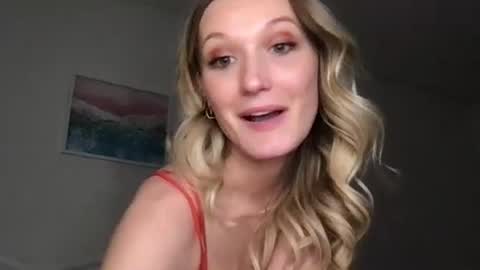 Snapshot of nancy_babe20 chatting on February 8, 4:27 am Nancy online show from February 8, 4:27 am