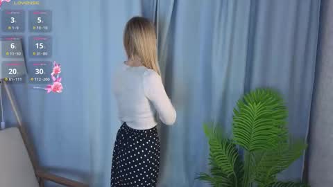 Hello im Lola online show from November 19, 3:17 am