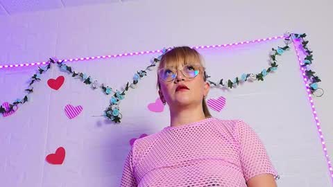 Naomi online show from November 4, 9:03 pm