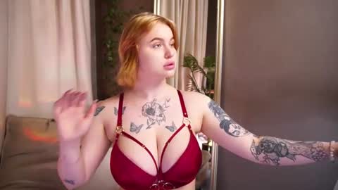 naomi_hotterr online show from June 20, 5:43 am