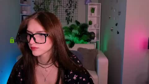 Snapshot of naomi_perl chatting on June 21, 9:12 am Naomi online show from June 21, 9:12 am