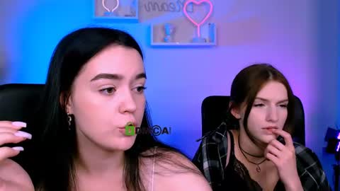 Snapshot of naomi_perl chatting on July 6, 9:50 am Naomi online show from July 6, 9:50 am