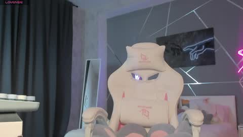 naomi_reiss online show from April 23, 1:40 am