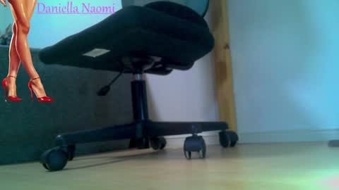 Snapshot of naomi_sexy2021 chatting on December 6, 9:32 am Daniella Naomi online show from December 6, 9:32 am