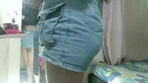 Snapshot of naomi_sweet420 chatting on January 24, 3:11 am Mia online show from January 24, 3:11 am