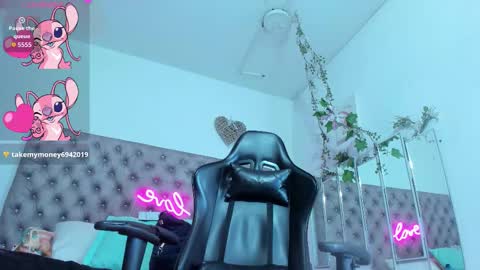 Naomi online show from December 1, 11:15 am