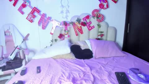 Snapshot of naomiasha_ chatting on February 5, 2:37 pm online show from February 5, 2:37 pm
