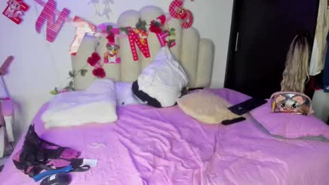 Snapshot of naomiasha_ chatting on February 6, 6:56 pm online show from February 6, 6:56 pm