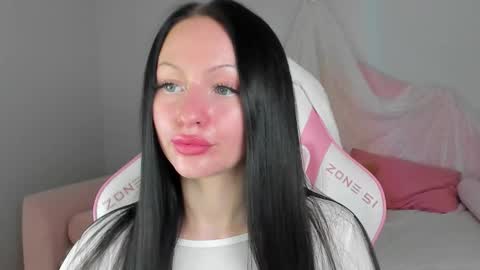 Naomi online show from December 4, 6:12 am