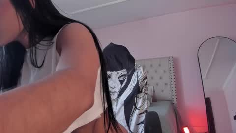 Snapshot of naomibrinks1 chatting on November 2, 5:15 pm Heidy online show from November 2, 5:15 pm