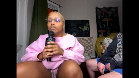 Naomigiirl6 online show from December 20, 4:09 am