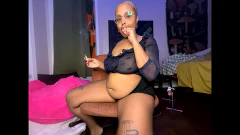 Naomigiirl6 online show from December 28, 11:48 pm