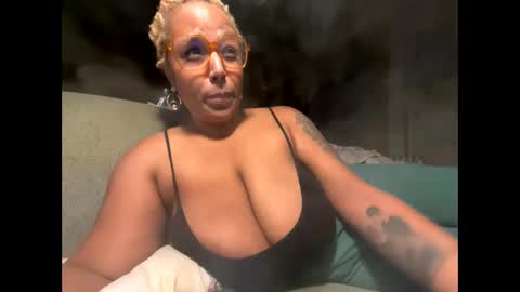 Naomigiirl6 online show from January 28, 10:23 am