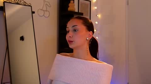 naomii_20 online show from November 18, 8:46 pm