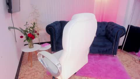 Naomi Campbell online show from February 16, 4:42 pm