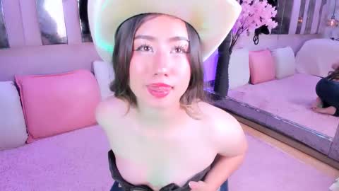 Snapshot of naomii_star chatting on January 9, 10:11 pm online show from January 9, 10:11 pm