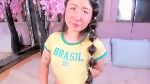 Snapshot of naomii_star chatting on January 15, 10:13 pm online show from January 15, 10:13 pm