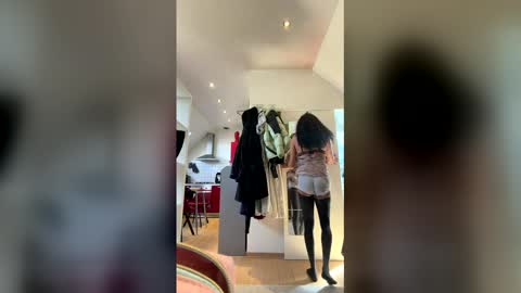 naomikandra online show from April 25, 10:29 am