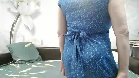 naomimolligan online show from May 15, 12:23 pm