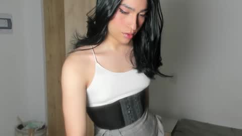 Naomi Moore online show from February 27, 10:10 pm