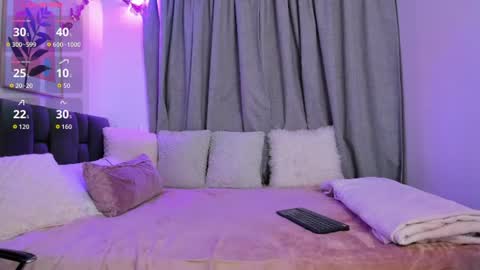 Snapshot of naomipalmer_ chatting on June 20, 2:14 am Naomi online show from June 20, 2:14 am