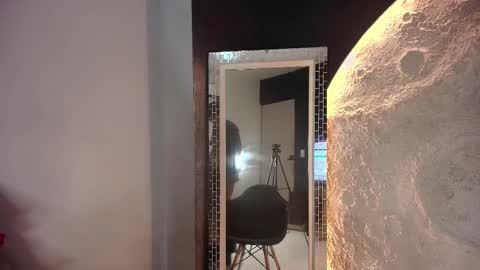 Naomi Qeents online show from November 11, 1:00 pm