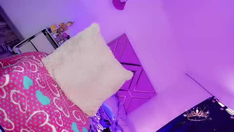 Snapshot of naomisaenz01 chatting on July 6, 3:03 pm naomisaenz01 online show from July 6, 3:03 pm