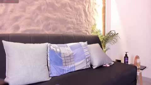 I am Naomy online show from February 3, 7:08 pm