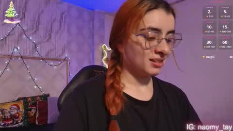 Snapshot of naomy_tay1 chatting on December 19, 2:51 am Naomy online show from December 19, 2:51 am