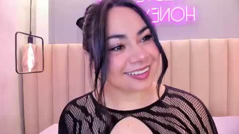 Snapshot of naomymonroe_ chatting on June 10, 10:47 am Naomy online show from June 10, 10:47 am