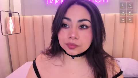 Snapshot of naomymonroe_ chatting on June 22, 10:56 am Naomy online show from June 22, 10:56 am