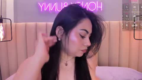 Snapshot of naomymonroe_ chatting on June 27, 10:53 am Naomy online show from June 27, 10:53 am