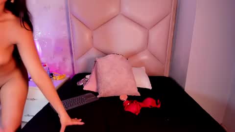 Snapshot of nasly_moore chatting on June 16, 3:31 am Nasly online show from June 16, 3:31 am