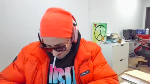 Snapshot of nassobout chatting on December 23, 6:27 pm nassobout online show from December 23, 6:27 pm