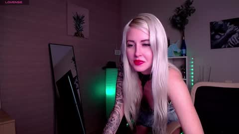 Snapshot of nastasya_cute chatting on January 13, 1:45 am Nastya online show from January 13, 1:45 am