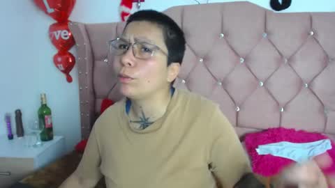 nat_evans8 online show from April 21, 11:18 pm