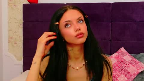 nataliacroft online show from April 5, 2:14 pm