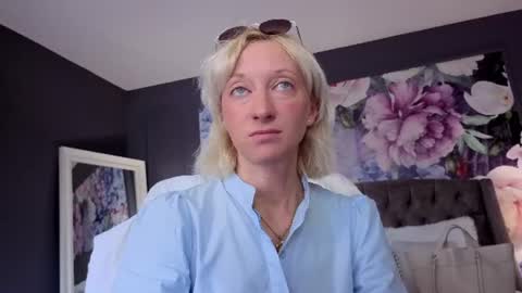 Snapshot of natalie_bitton chatting on June 15, 6:59 am Natalie online show from June 15, 6:59 am