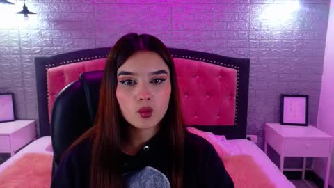 Snapshot of natalie_loffreda chatting on September 17, 2:46 am natalie online show from September 17, 2:46 am