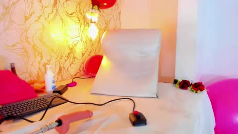 Snapshot of natalieparkerr chatting on February 15, 3:28 pm NATALIE online show from February 15, 3:28 pm