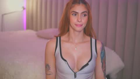 Snapshot of nataly_05 chatting on December 4, 11:46 pm anatalybee online show from December 4, 11:46 pm