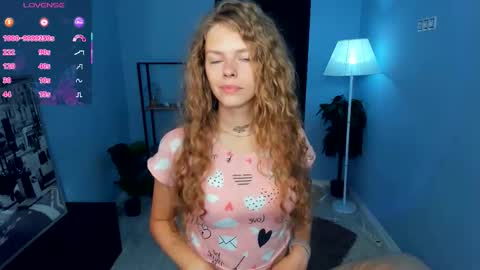 Snapshot of nataly_hello chatting on September 9, 5:07 am Natalie online show from September 9, 5:07 am