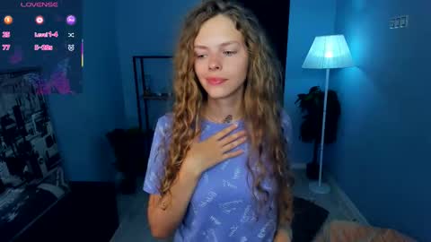 Snapshot of nataly_hello chatting on September 14, 5:17 am Natalie online show from September 14, 5:17 am