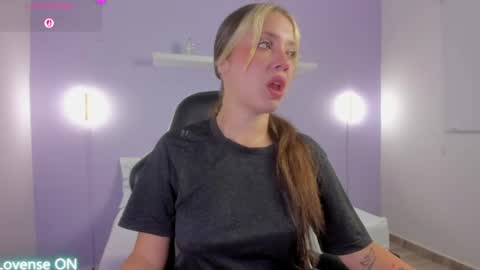Snapshot of nataly_rodri chatting on June 23, 5:05 am Nataly online show from June 23, 5:05 am