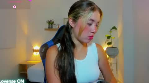 Snapshot of nataly_rodri chatting on August 5, 6:55 pm Nataly online show from August 5, 6:55 pm